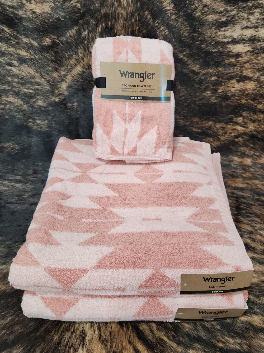 Wrangler Pink Southwest Diamond Aztec Towel Set